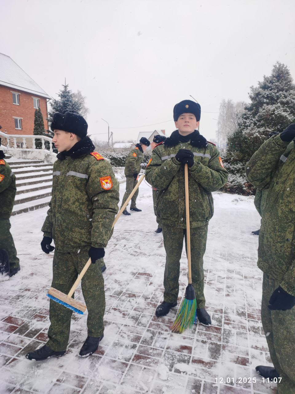 И ПОМОЩЬ И ЗНАКОМСТВО